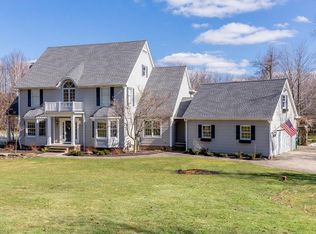 817 Sun Ridge Ln, Chagrin Falls, OH 44022