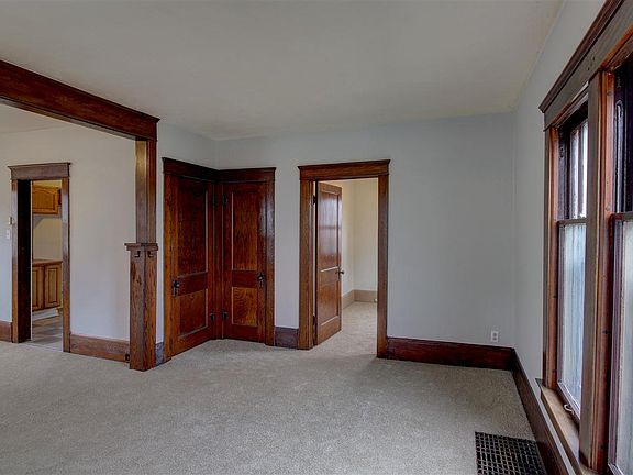 2nd image of 158 W Mansion St