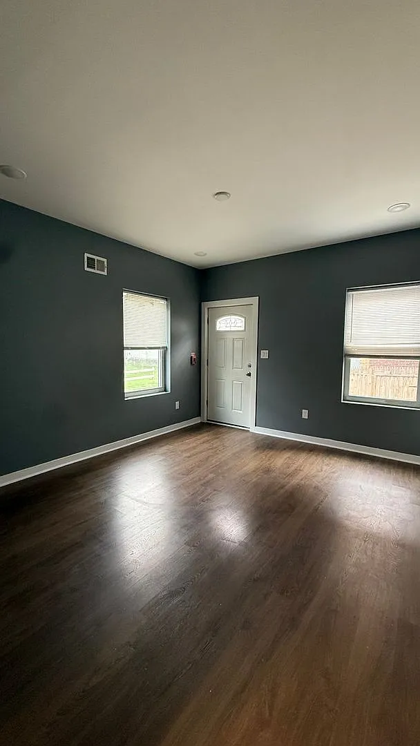 5328 Vine St. — Photo 2