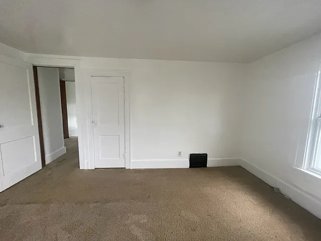1141 N College St — Photo 28