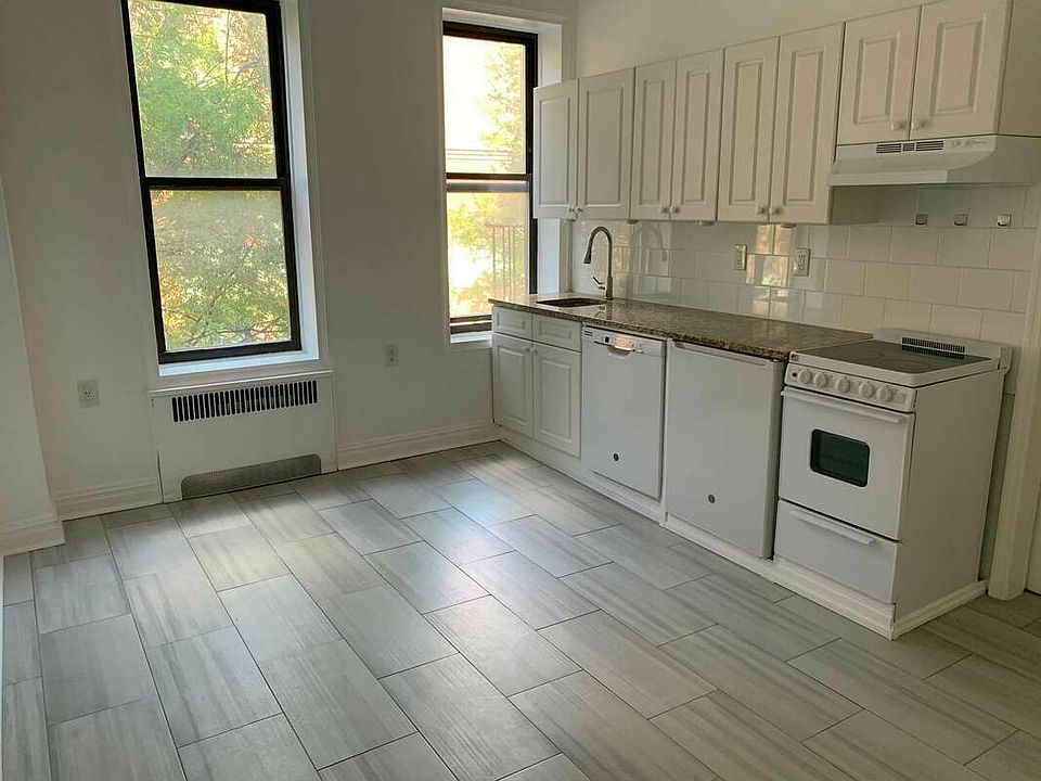 1st image of 748 E 9th St Unit B3