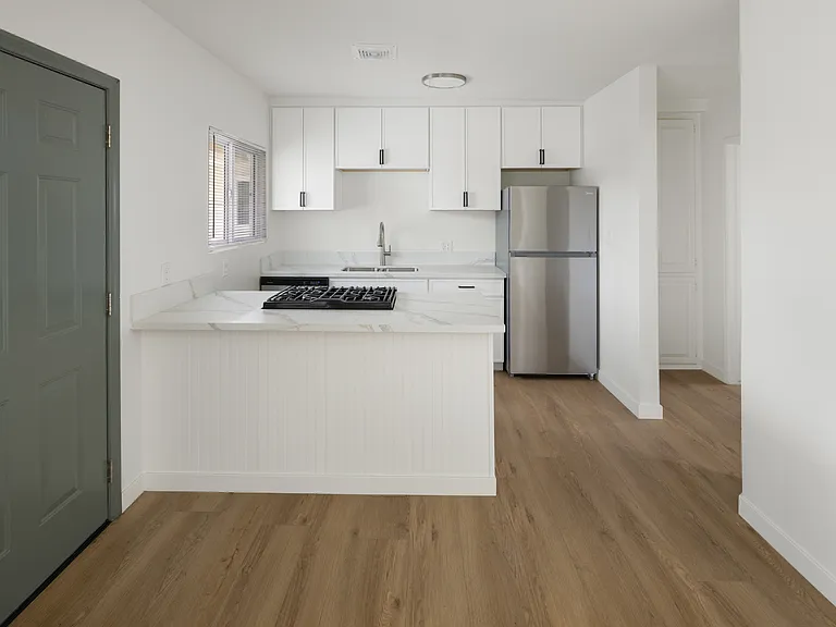 1647 Grand Ave #1 — Photo 2