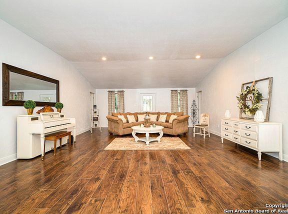 5th image of 28510 Bonn Mountain St