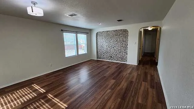 4 bed, 2.5 bath, 2557 sqft, $2,500 — Photo 4