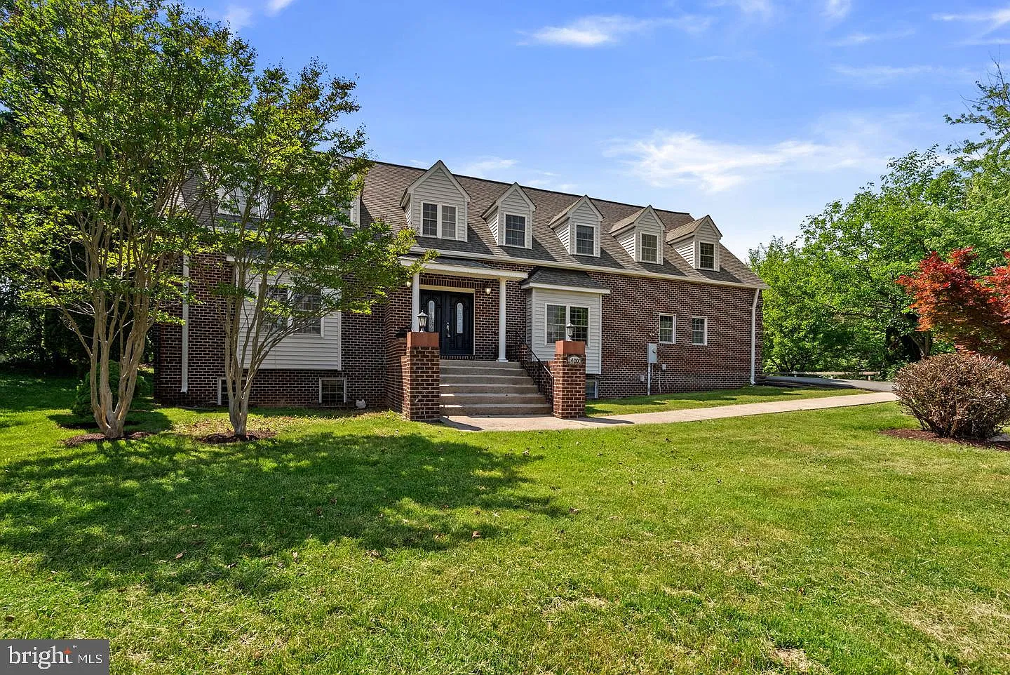6 bed, 3.5 bath, 3724 sqft, $3,950 — Photo 2