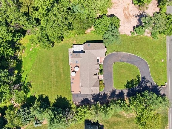 4th image of 21 Round Top Rd