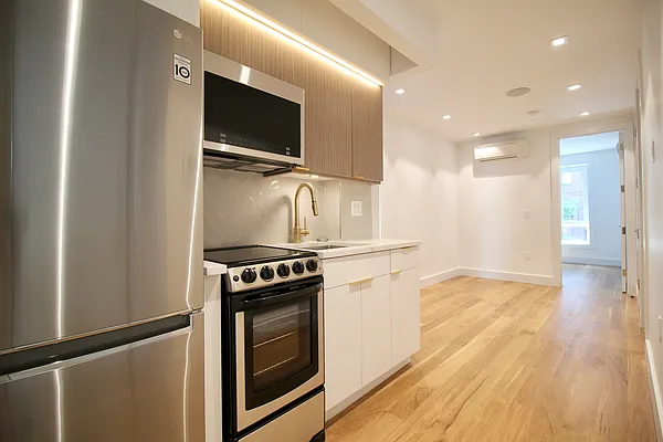 Rented by Hagstrom Management Inc | media 32