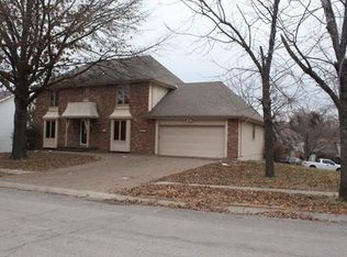 10109 Switzer Rd, Overland Park, KS 66212