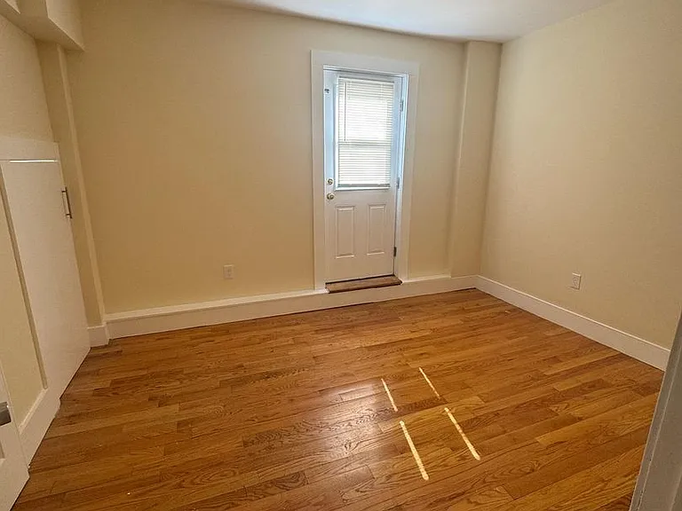10-28 Centennial Pl — Photo 4