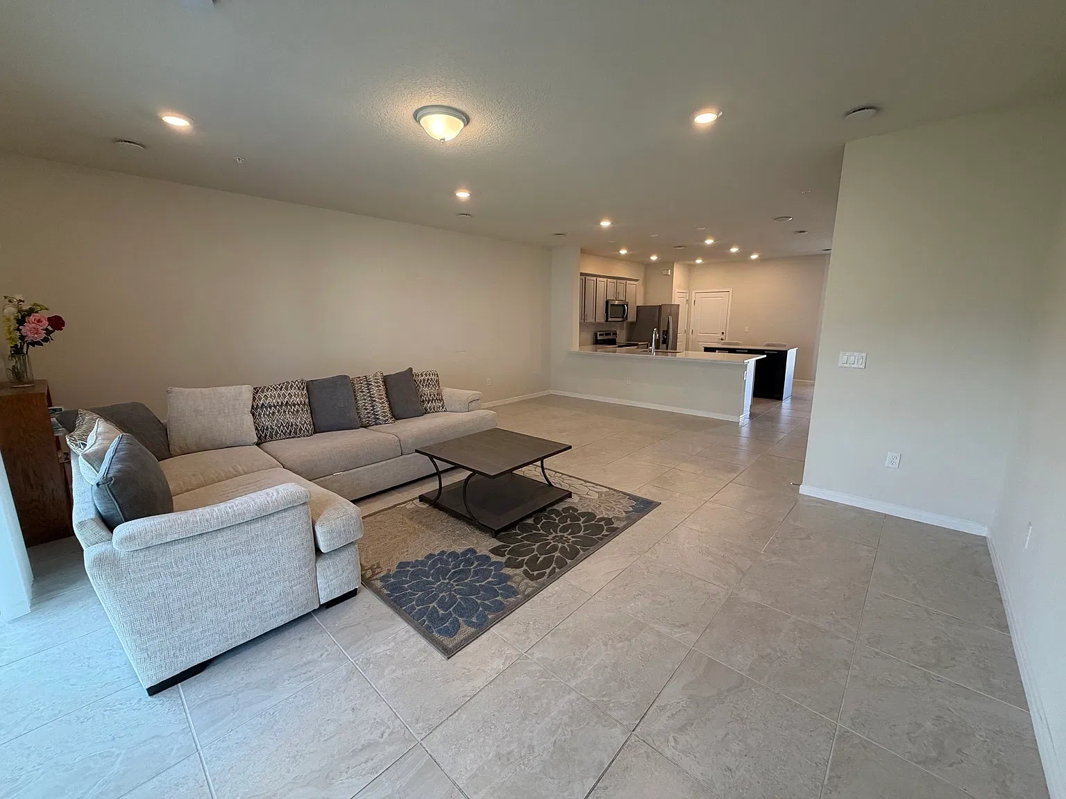 3 bed, 2.5 bath, 1907 sqft, $2,700 — Photo 4