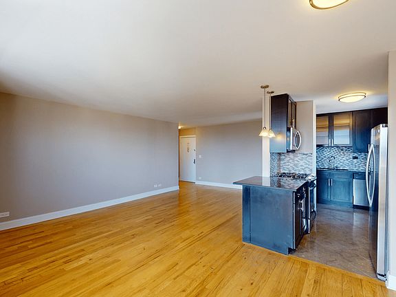 3rd image of 310 Greenwich St APT 36k