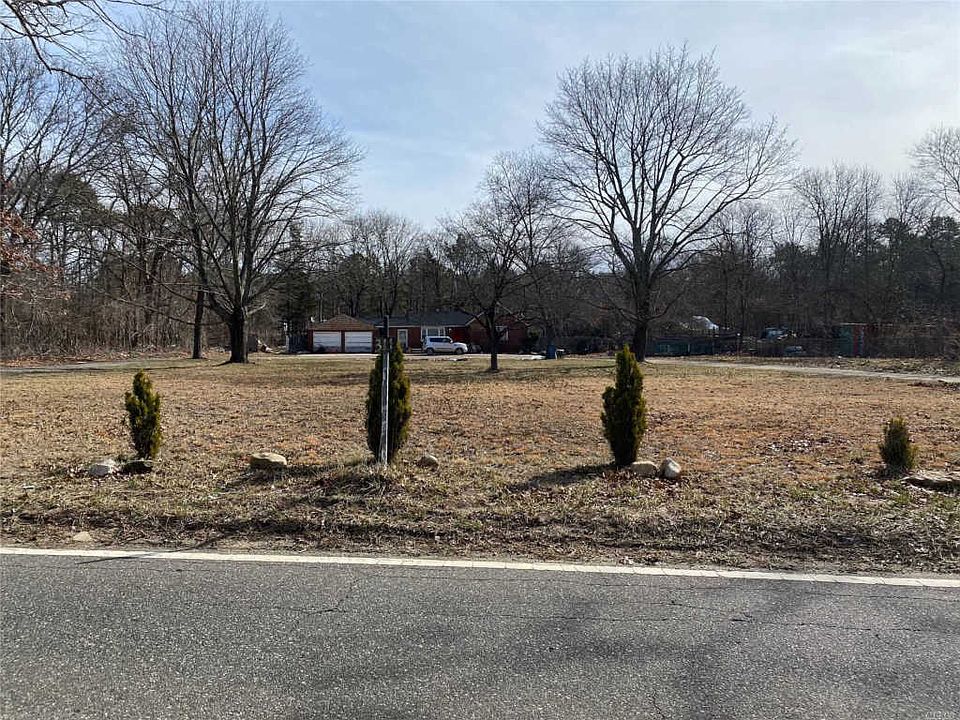 2nd image of 311 Middle Island Rd