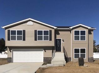 3213 Millbrook Dr, Shiloh, IL 62221