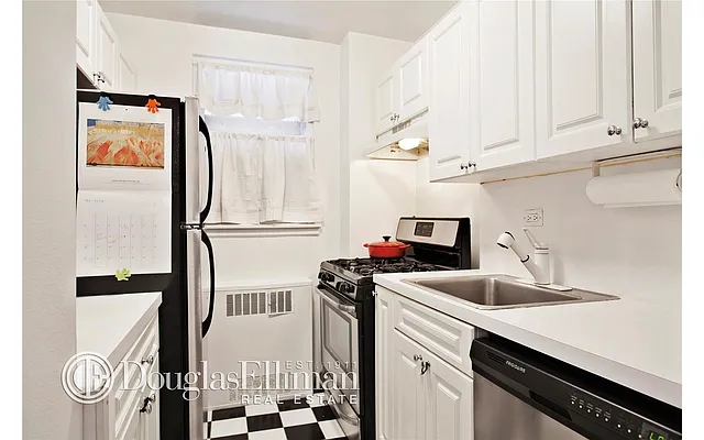 Sold by Douglas Elliman | media 27