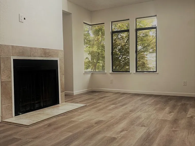1625 Ramona Ave — Photo 2