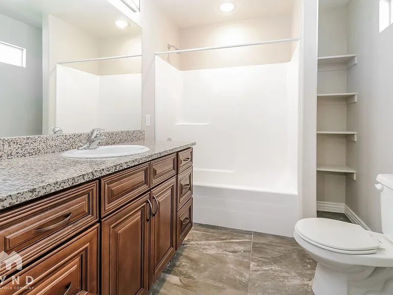 2251 E Maple Dr — Photo 7