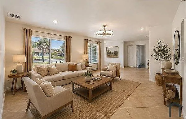 5 bed, 2.0 bath, 1949 sqft, $3,800 — Photo 4
