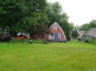 35519 Erie Dr, Brownstown, MI 48173