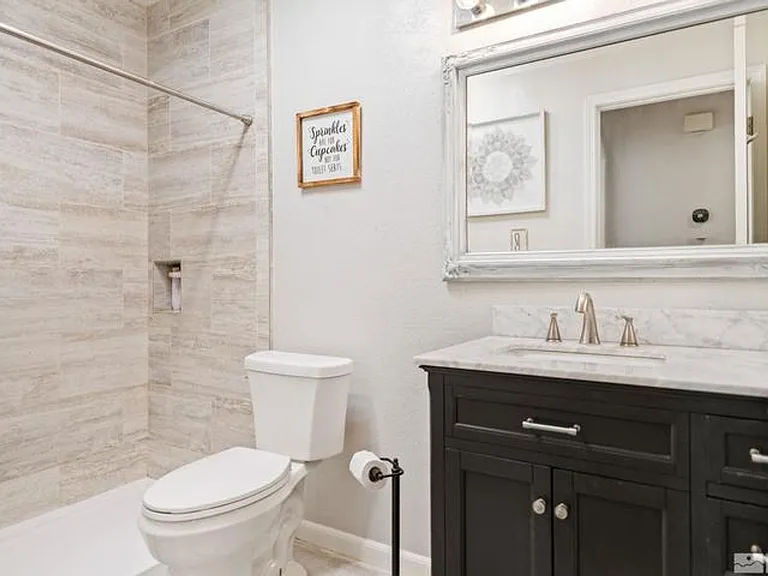 102 Augusta Ct — Photo 12