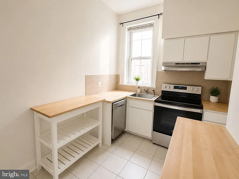 2826 Poplar St #3 — Photo 4