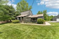 Crestview Rd-0406-002.jpg