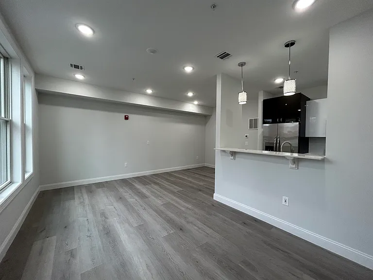 144 Bergen Ave #2A — Photo 8