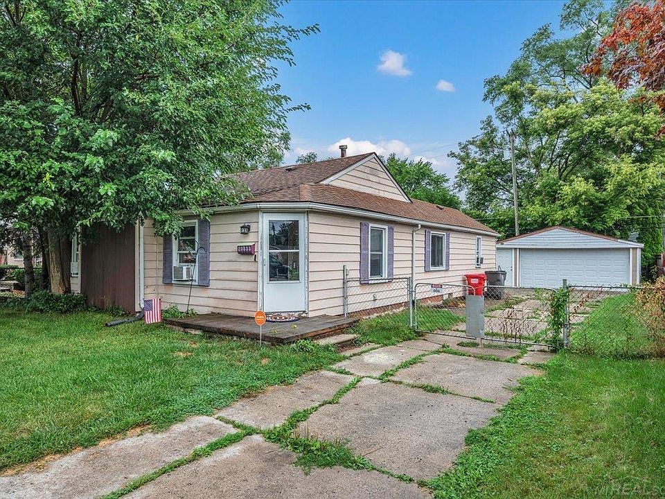 1st image of 20833 Woodward St