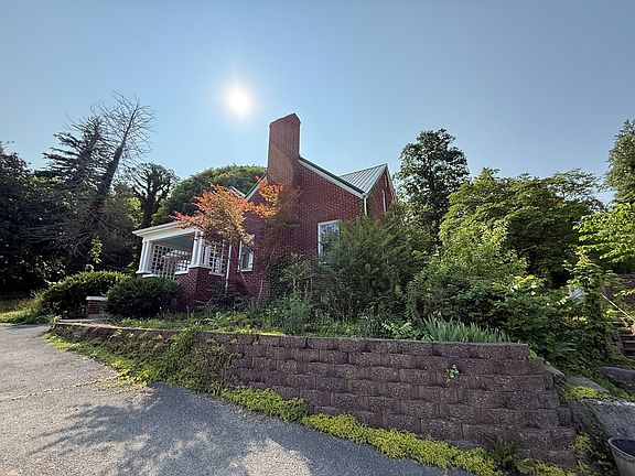 2nd image of 144 Country Club Rd