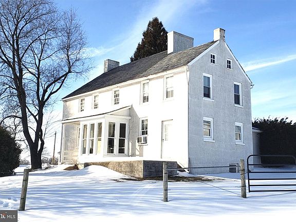 3rd image of 174 Fernwood Rd