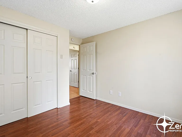 12719 NE 10th Ave — Photo 18