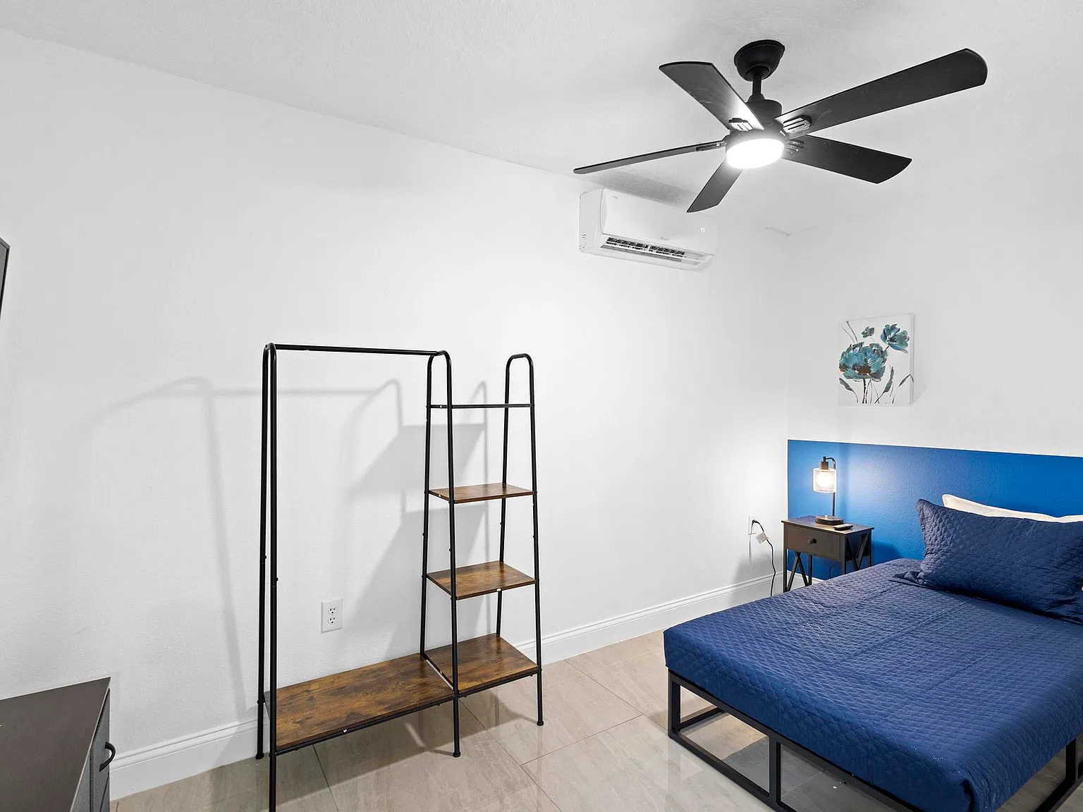 3 bed, 389 sqft, $700 — Photo 2