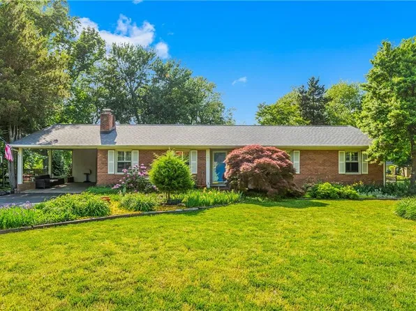 1406 Lambs Ln, Kernersville, NC 27284