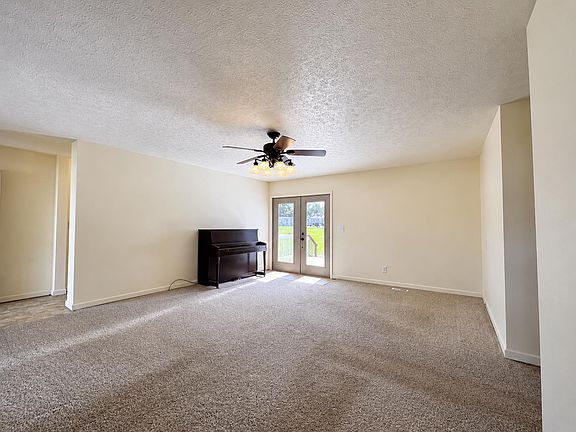 3rd image of 204 Myers Ave