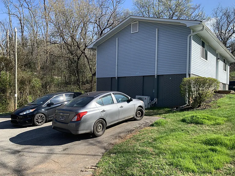 903 E Red Bud Rd #102 — Photo 4