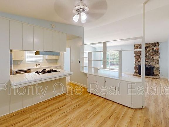 3rd image of 3852 Cameo Ln