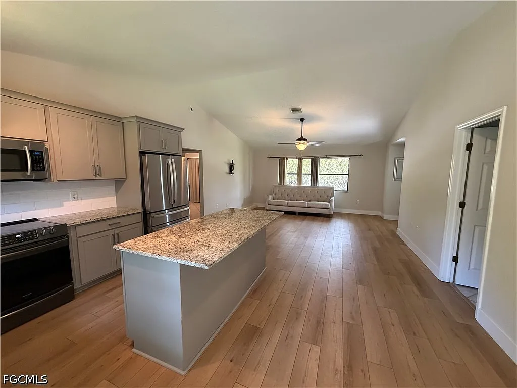 3 bed, 2.0 bath, 1278 sqft, $2,800 — Photo 4