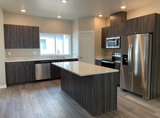 644 E St #101, Blaine, WA 98230