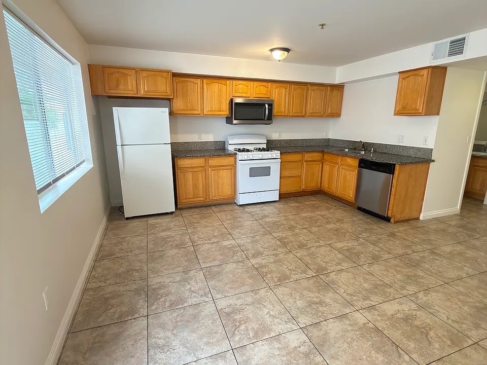 6842 Agnes Ave #6