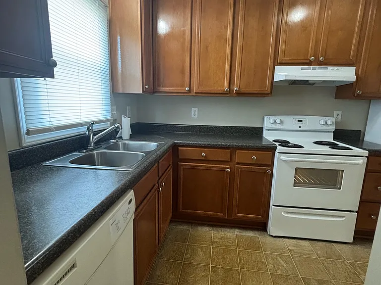 422 Kirkcaldy Ct #1 — Photo 12