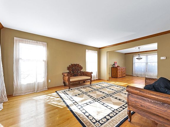 4th image of 2540 Westminster Ln