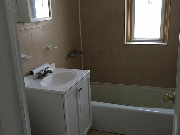 2nd image of 315 W Broadway APT 1B