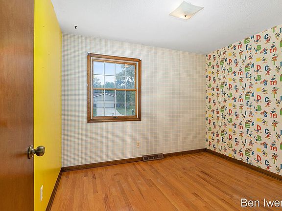 3rd image of 3157 Brockwood Dr NE