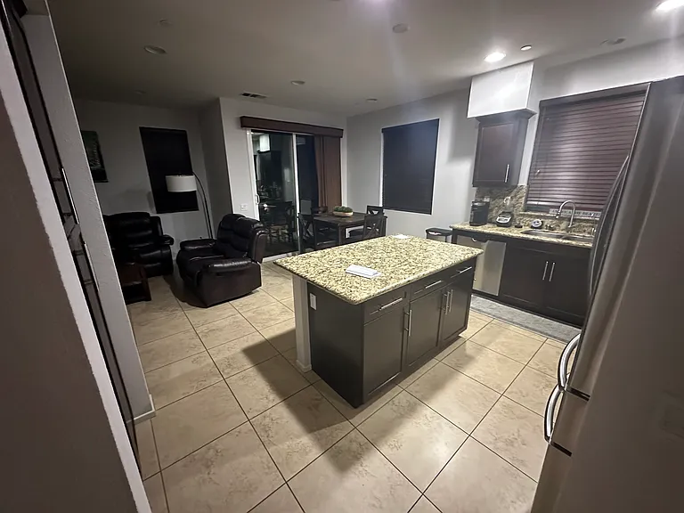 315 Royal Gln — Photo 1