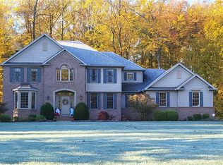 9799 Cumberland Trl, Chagrin Falls, OH 44023