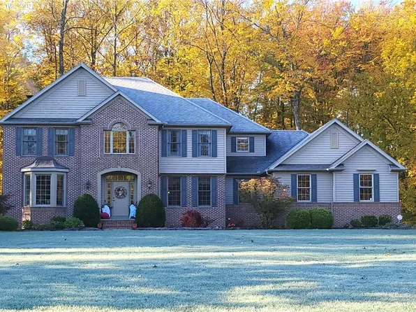 9799 Cumberland Trl, Chagrin Falls, OH 44023