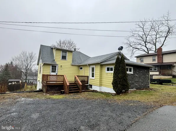 107 E Chestnut St, Pine Grove Mills, PA 16868