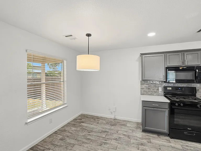 1144 Miss Kimberlys Ln — Photo 10