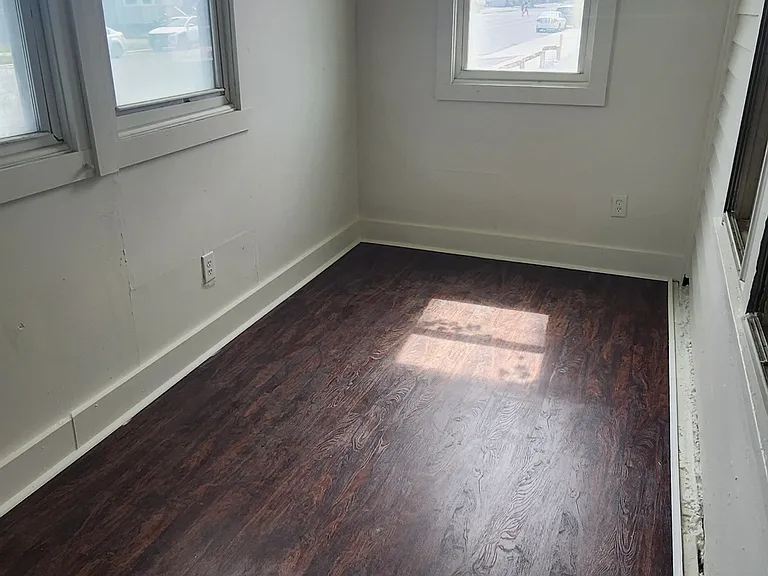 542 Washington Ave — Photo 2
