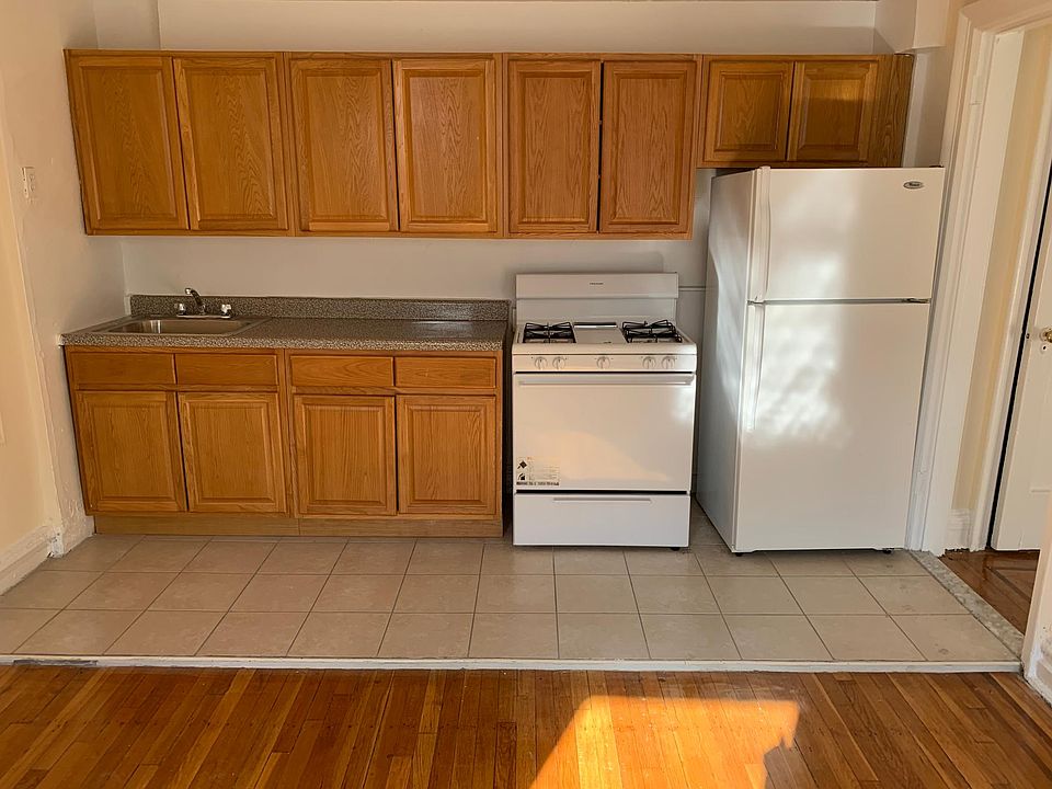 2nd image of 4120 Union St