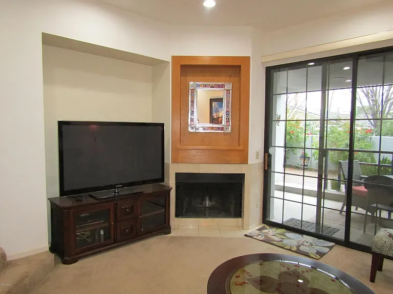 902 W Glendale Ave — Photo 3